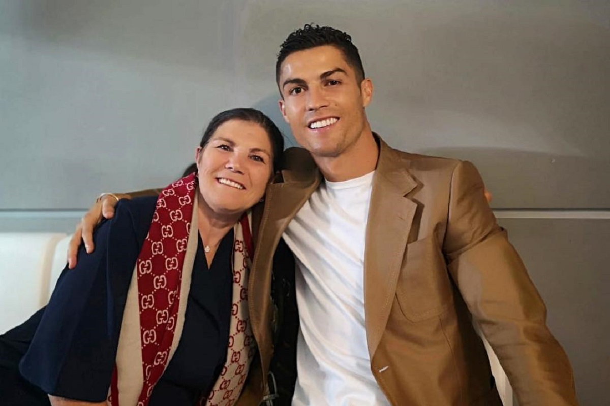 Dolores Aveiro Cristiano Ronaldo Cristiano Ronaldo Oferece Presente De Luxo À Mãe E Ao Irmão