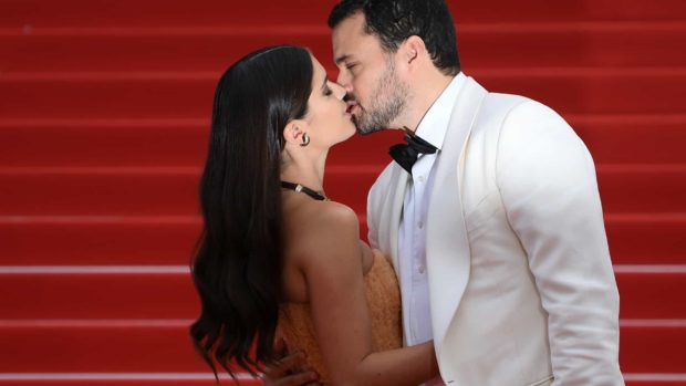 Sara Sampaio 2 Beijo Apaixonante! Sara Sampaio Surpreende Em Cannes
