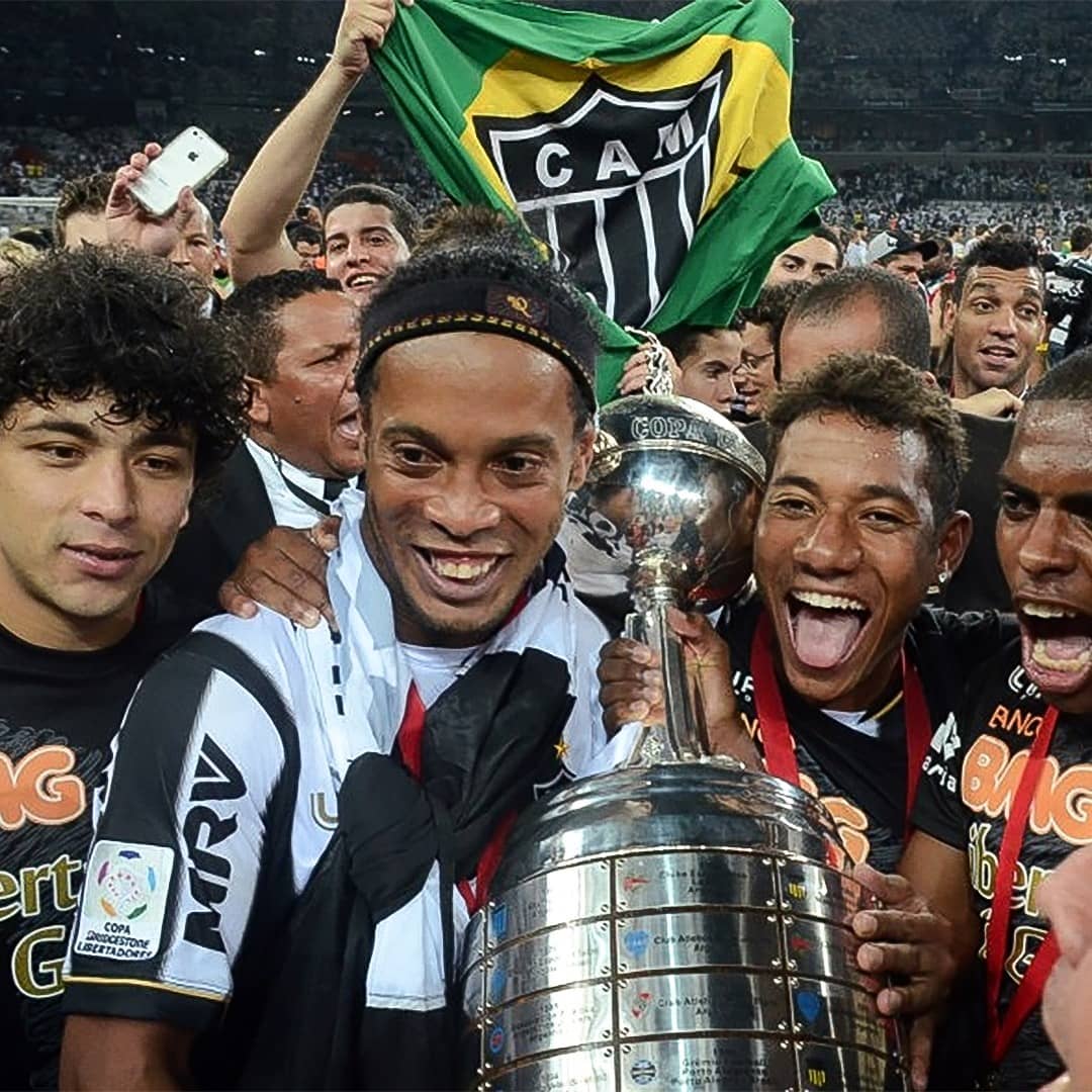 67496732 165717761146197 2174552060512500179 n Ronaldinho Gaúcho tem 57 imóveis penhorados e está proibido de sair do Brasil