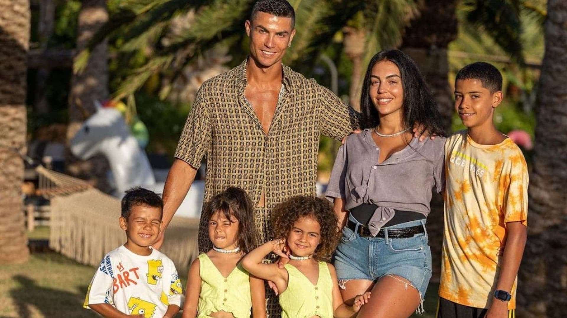Georgina vê vitória de Ronaldo pela CMTV acompanhada pelos filhos